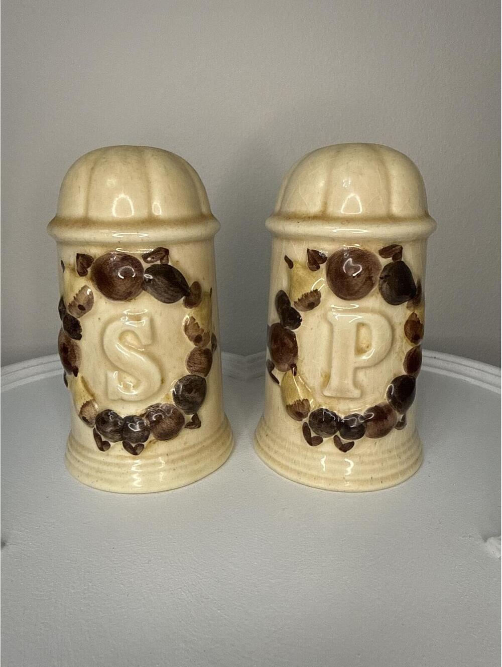 Vintage Wilowood Acorn Salt Pepper Shakers Rustic Fall Harvest Farmhouse Decor